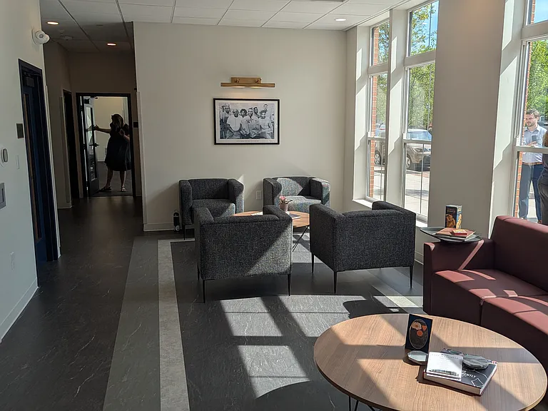 Tate & Thomas Apartments — Photo 6
