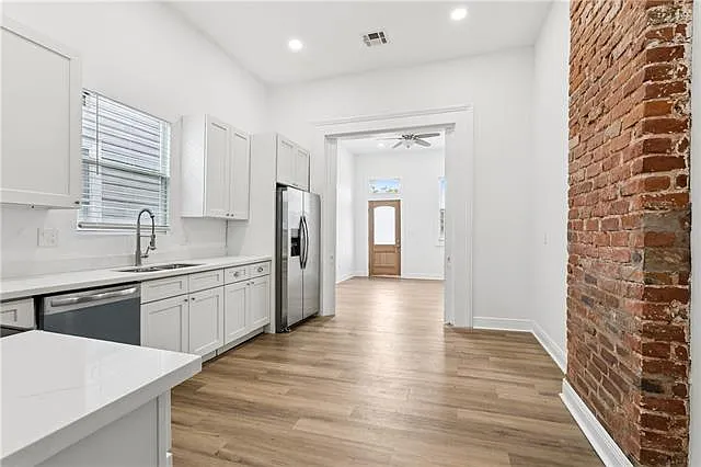1537 Louisa St — Photo 5