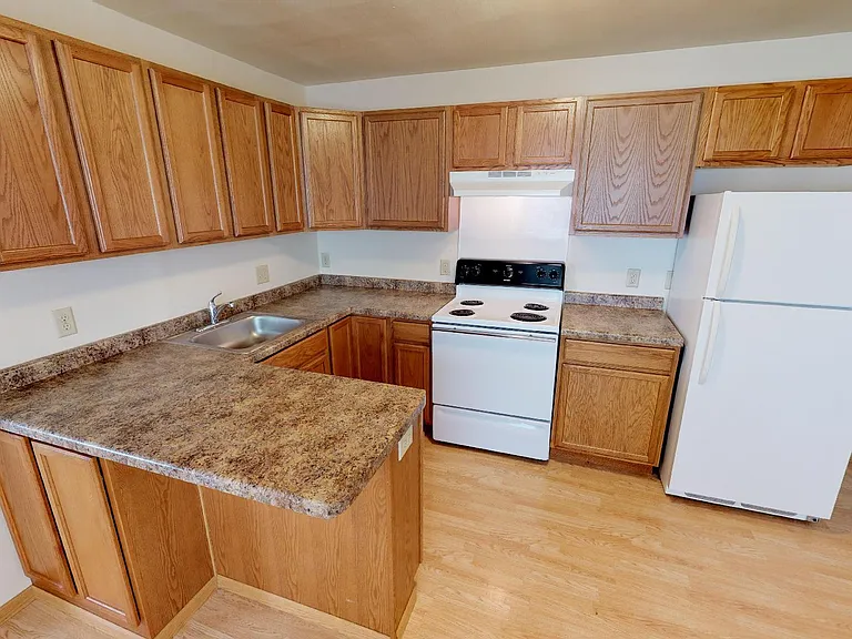 738 E Dayton St — Photo 4