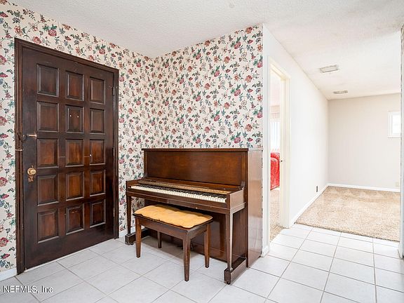 4th image of 2821 THOMAS Court