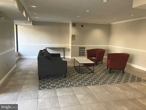 3rd image of 6147 Leesburg Pike APT 410