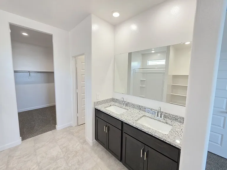 2844 W Shepperd Ave — Photo 18