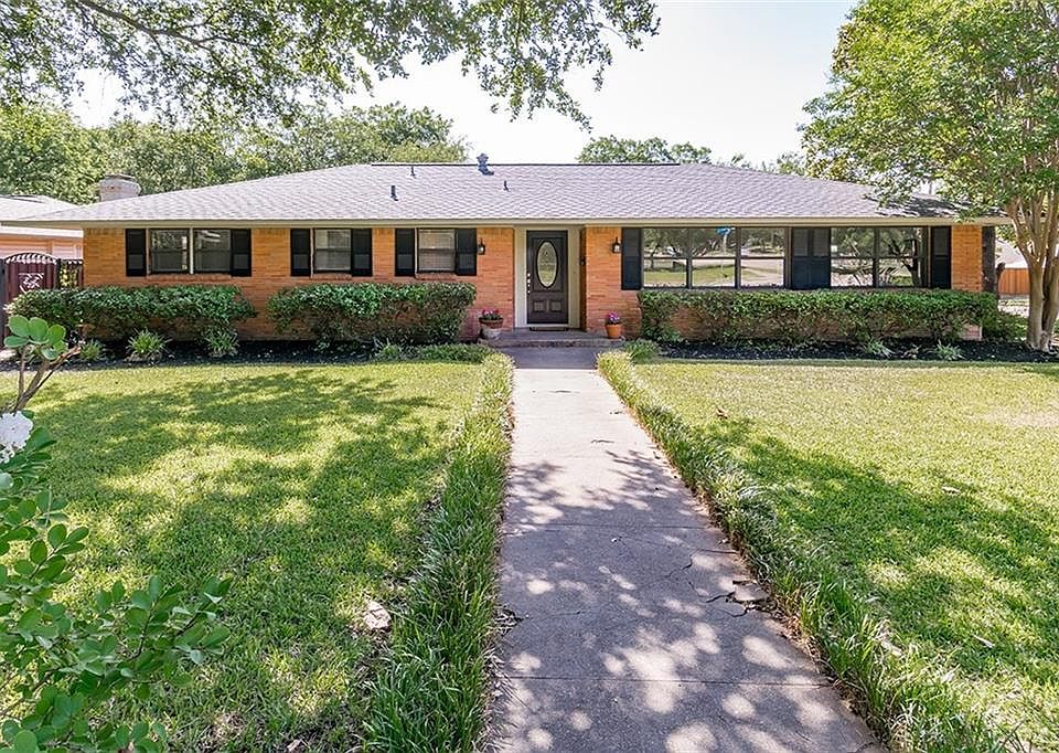 1st image of 700 Palmer Pl