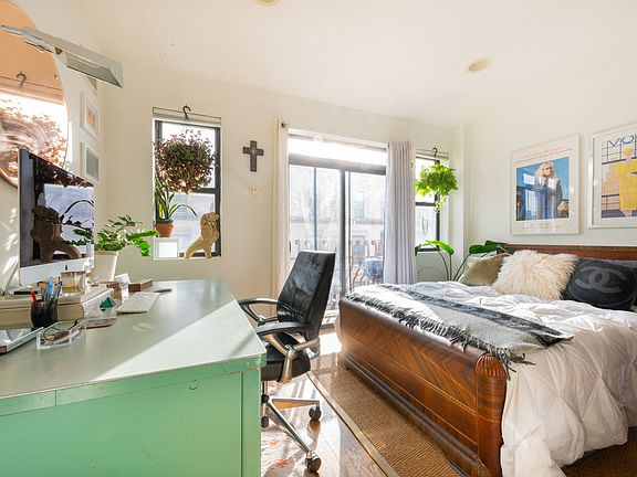 3rd image of 885 Willoughby Ave #401