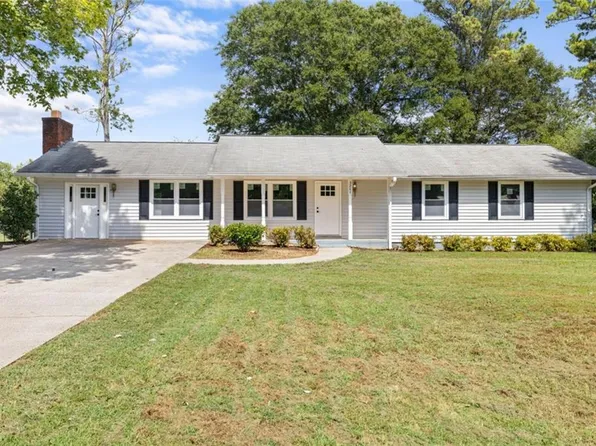 3244 Apache Cir, Oakwood, GA 30566