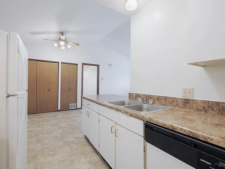 2221 S Street — Photo 33