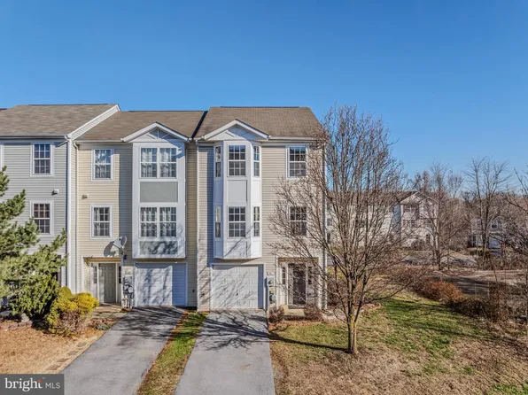 56 Foal Ln, Martinsburg, WV 25405