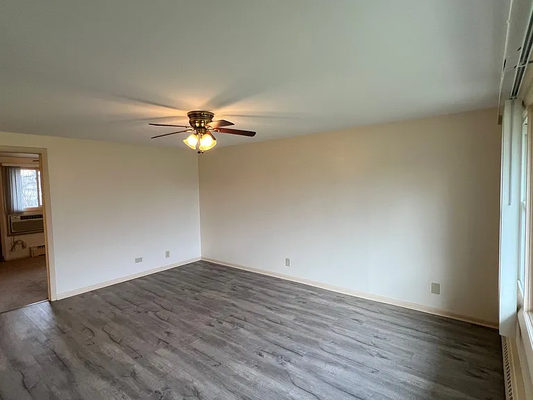 Walk-in Living room