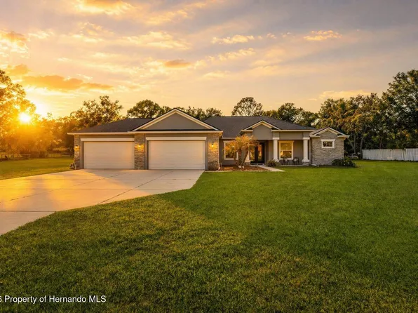 2111 Maximilian Ave, Spring Hill, FL 34609