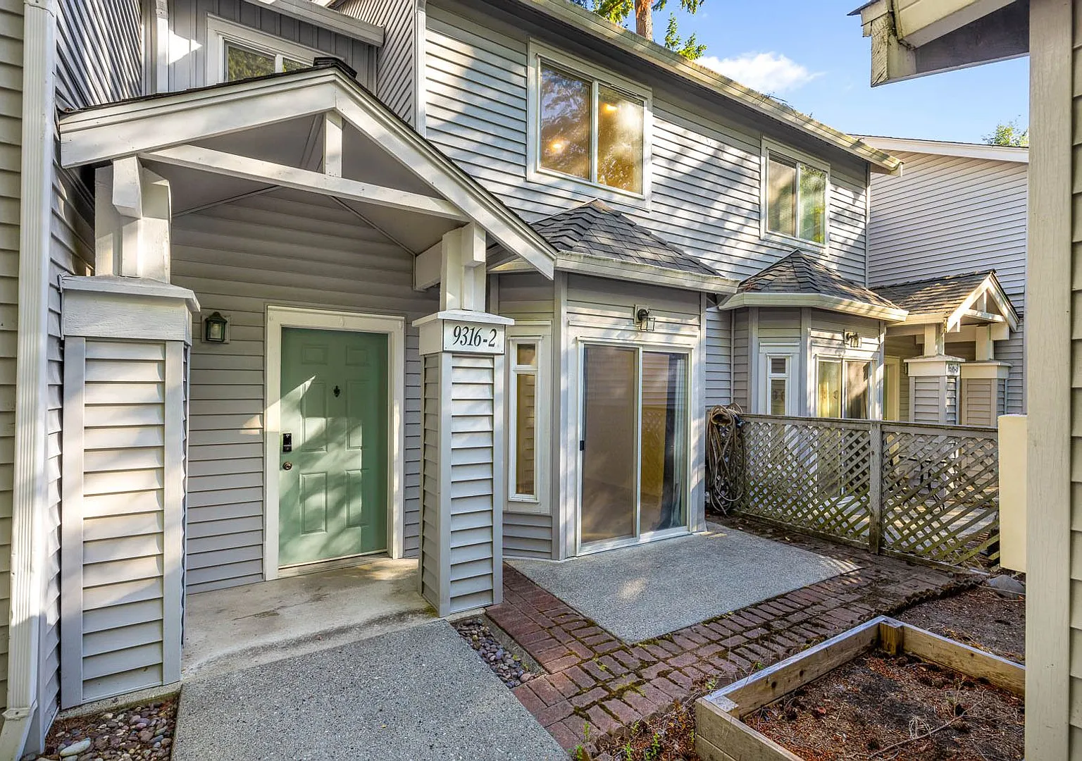Spacious 3BR Townhome Minutes from Microsoft, Shopping & Parks — Photo 2