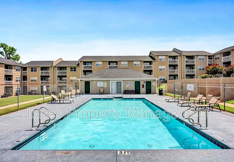307 Country Club Dr NE — Photo 19