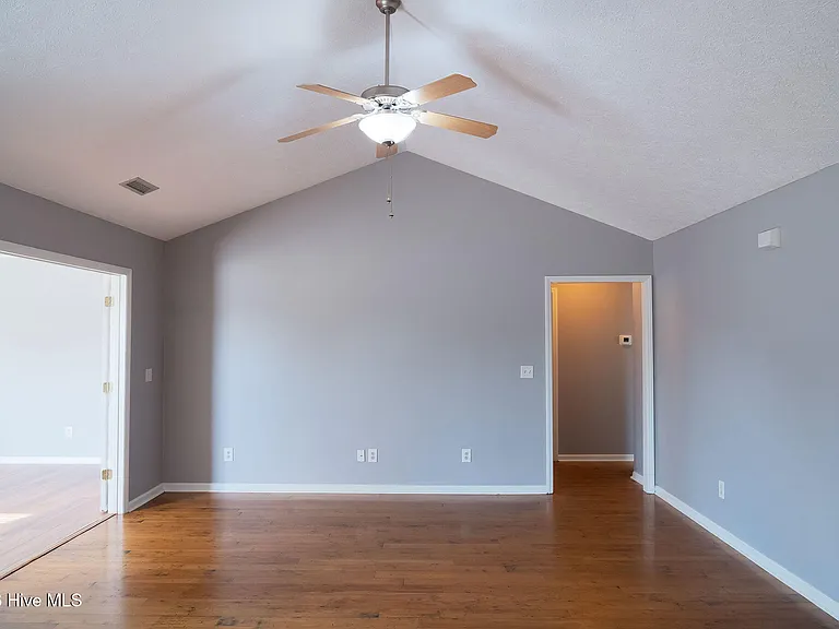 1006 Sheffield Dr — Photo 12