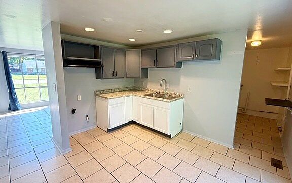4th image of 5819 Gateway Dr