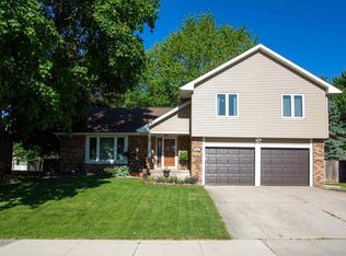 944 Colby Rd, Waterloo, IA 50701