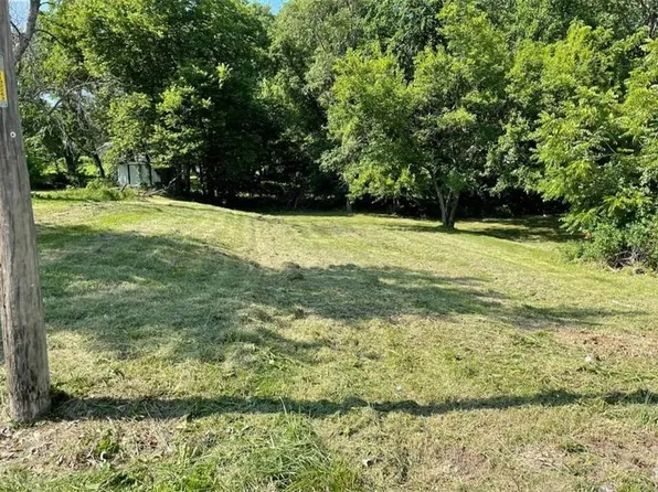 504 W 10th St, Stewartsville, MO 64490