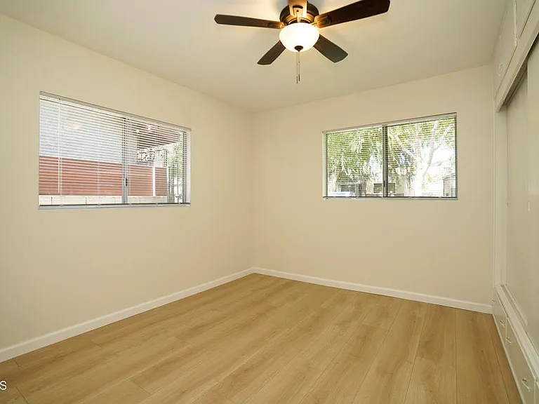 2938 Warwick Ave — Photo 7