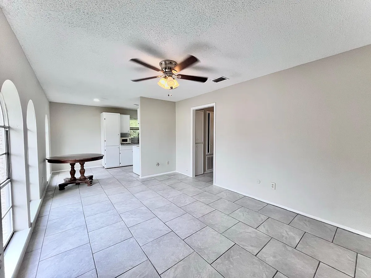 Photo 2 of 14 - 3021 Sycamore Ave #8 - Bay City, TX Building Photo - 3021 Sycamore Ave #8