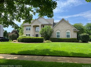 7196 Ilanaway Dr, West Bloomfield, MI