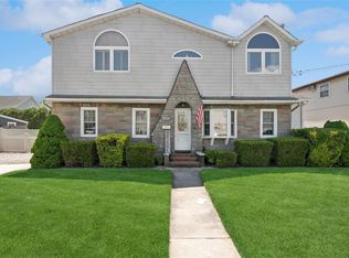 183 N Greene Ave, Lindenhurst, NY 11757