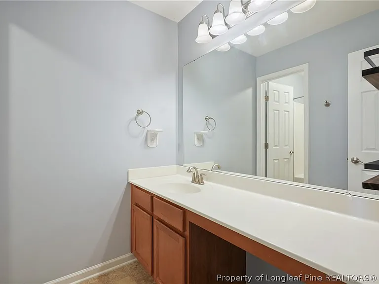 415 Highgrove Dr — Photo 36