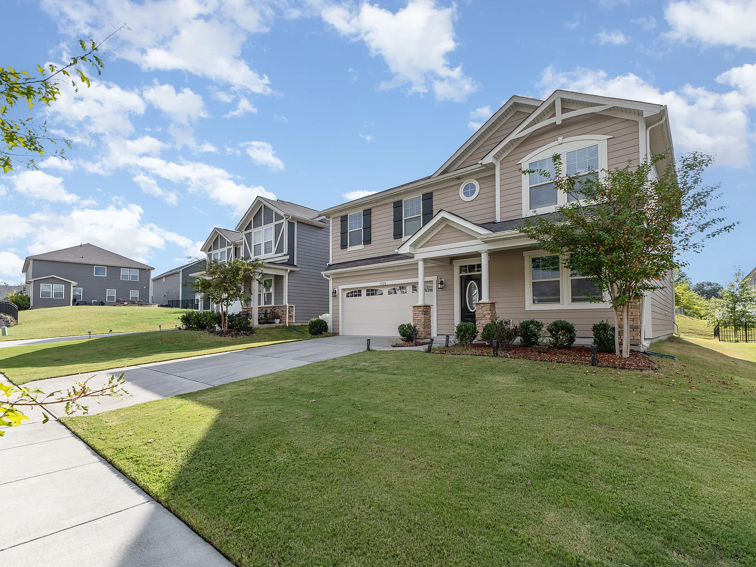 3 bed, 2.5 bath, 2310 sqft, $2,495 — Photo 3