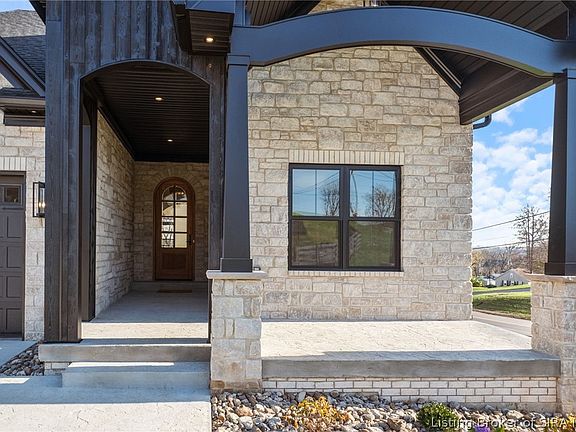 3rd image of 728 Lillian Way