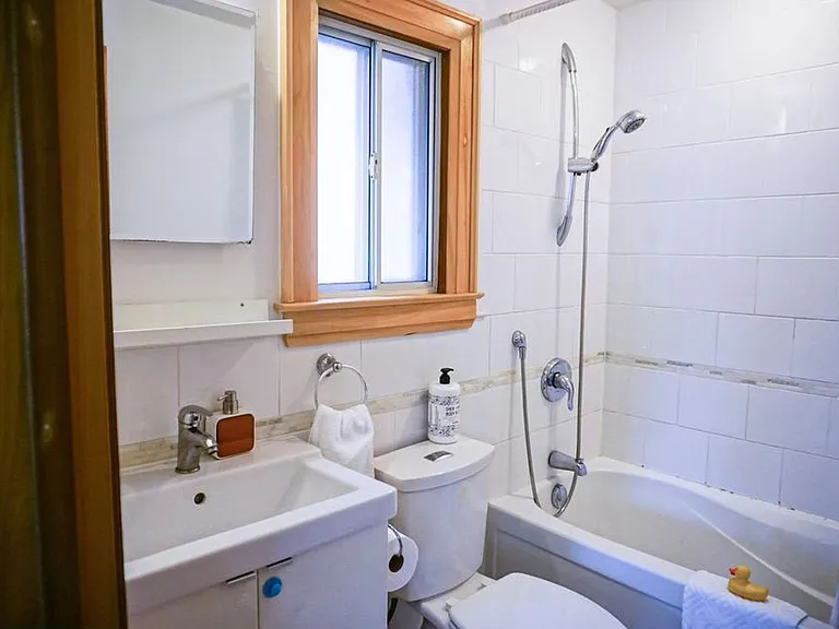 35 Hallam St — Photo 8