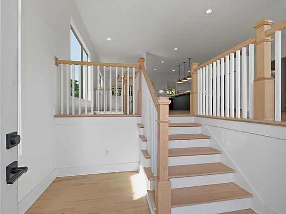 3rd image of 1006 Waverly Ave