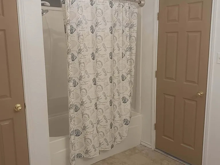 Private bathroom bedroom 2. Tub/shower with closet.