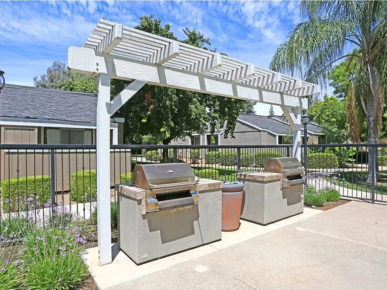 River Park Villas — Photo 6