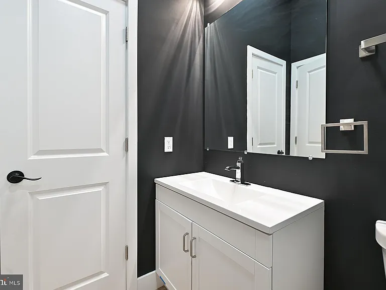 151 N York St #C — Photo 9