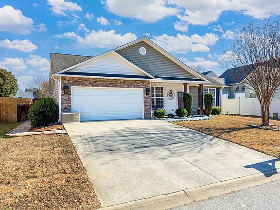 2nd image of 4 Greenbranch Way