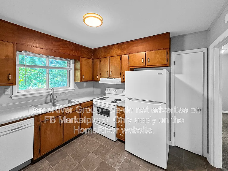 703 Barlow Way — Photo 5