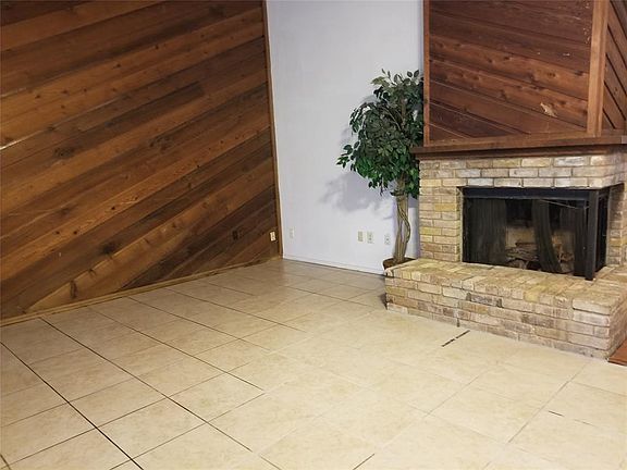 3rd image of 2337 Windy Dr