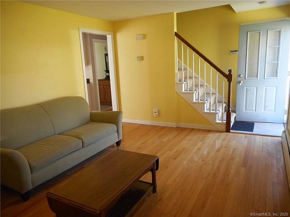 5th image of 26 Summerwood Dr