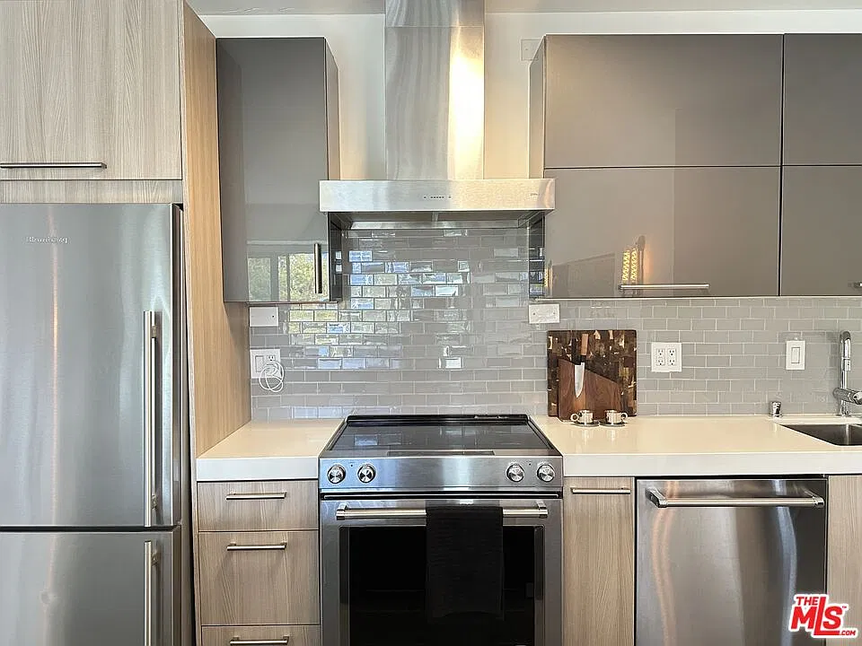 1 bed, 974 sqft, $8,750 — Photo 2