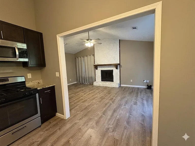 6272 Creekford Dr — Photo 4