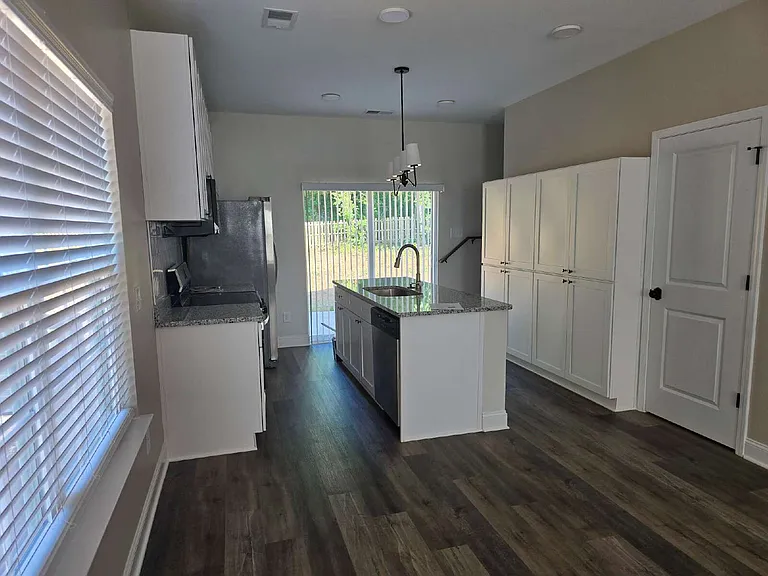 402 Giles St #B — Photo 48