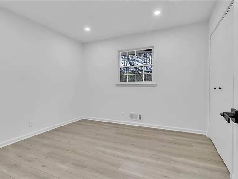 3296 Columbia Woods Dr — Photo 17