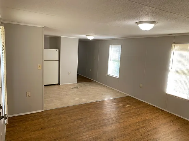 3 Bed / 2 Bath Mobile Home in Hurricane — Photo 2