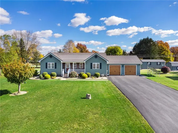 115 Country Ln, Slippery Rock, PA 16057