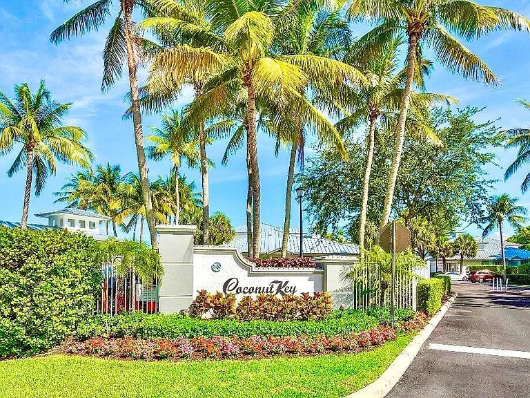 168 Coconut Key Ln — Photo 1