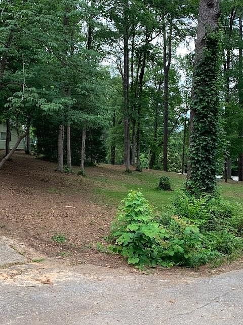 2nd image of 408 Daniel Ct