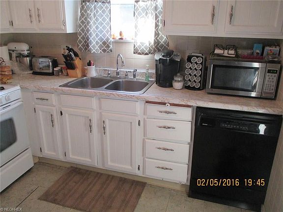3rd image of 2584 Mount Vernon Ave