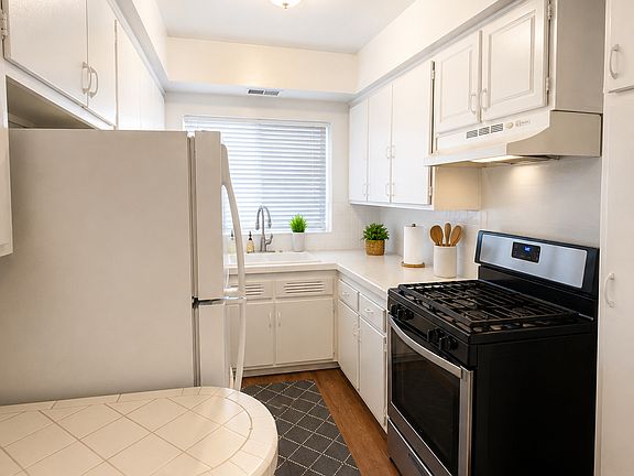 4th image of 3207 W 2nd St APT 1