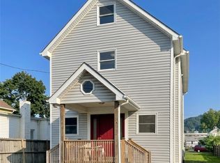 860 Pennsylvania Ave, Coraopolis, PA 15108