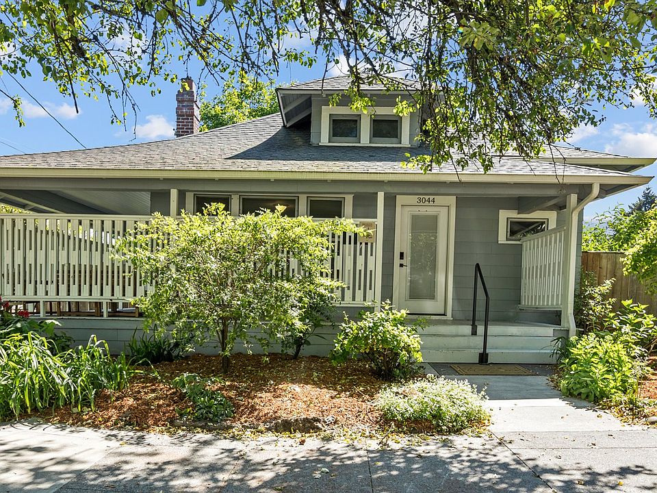 1st image of 3044 SE 9th Ave
