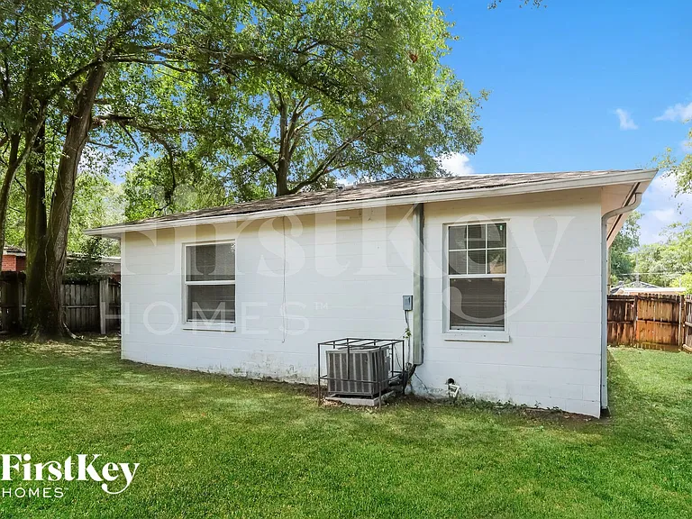 1210 E Palifox St — Photo 15