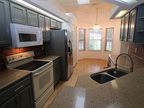 4th image of 107 Shearman Way