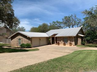 1102 Cardinal St, Pleasanton, TX 78064